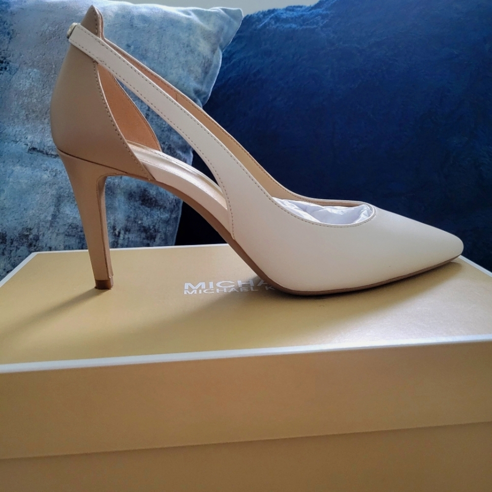 Michael Kors Cersei Rare Pump/ Stiletto, tan and white 7.5